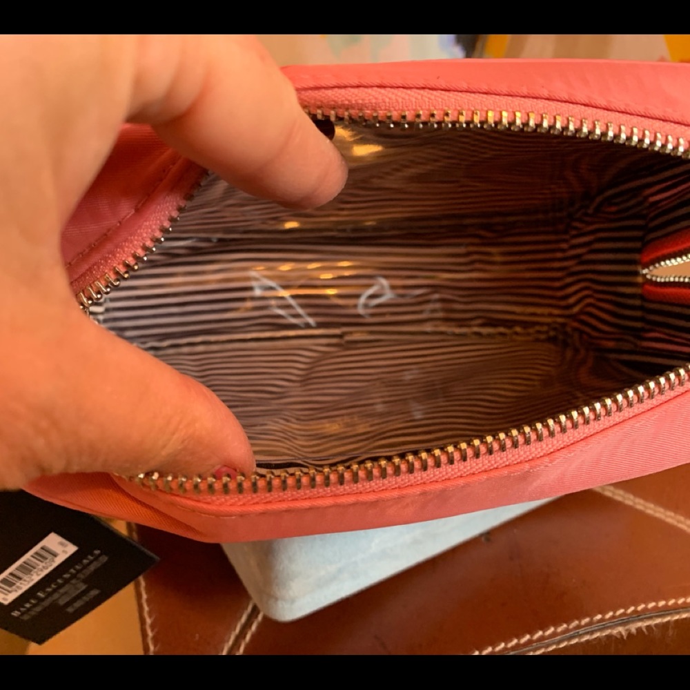 Bare Essentials Makeup Case - Picture 4 of 4